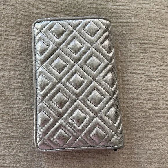 Tory Burch Fleming Medium Metallic Slim Wallet Silver Quilted Leather Wallet - Picture 7 of 17